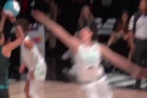 有人看过这场直播吗？04雅典奥运生死战，中国男篮逆转战胜塞黑